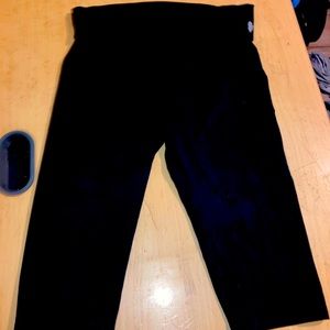 Victoria’s Secret black Capri leggings